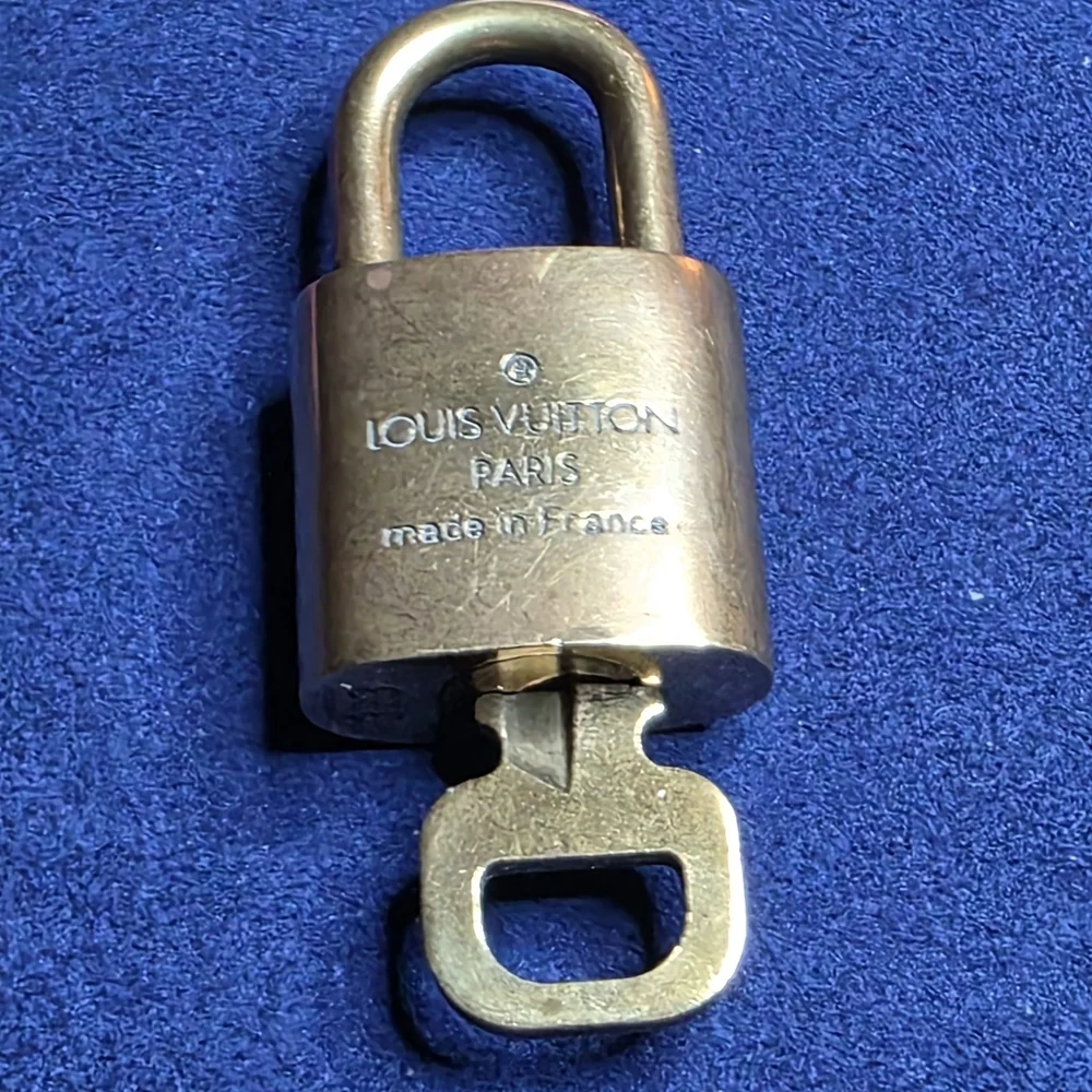 Authentic Louis Vuitton Brass Padlock with Key #323 641